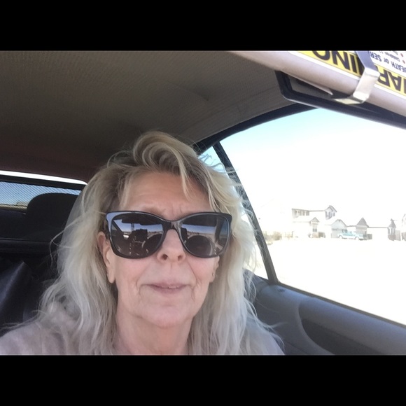 Meet your Posher, Chris - Picture 1 of 5